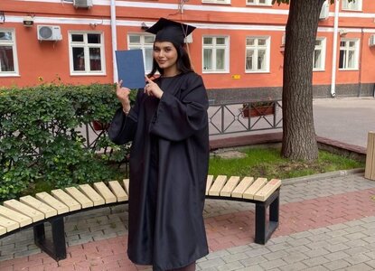 Где купить недорогую мантию для выпускного в России: обзор и советы